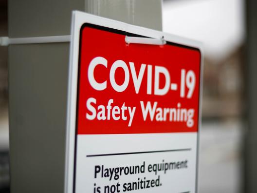 COVID-19 varoituskyltti