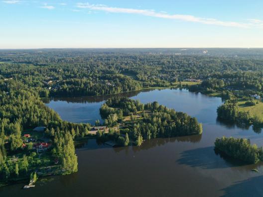 Nokialle rakentuva uusi Viinikanniemen asuinalue muodostuu saarimaisesta alueesta sekä sitä vastapäätä sijaitsevasta ranta-alueesta.