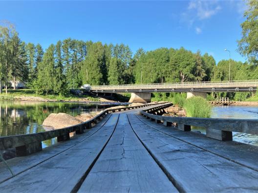 Riittävät terveydenhuollon palvelut kotona asuville ikääntyneille