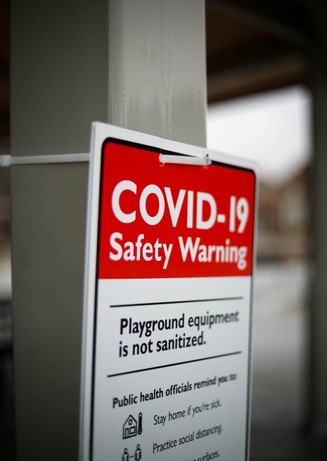 COVID-19 varoituskyltti
