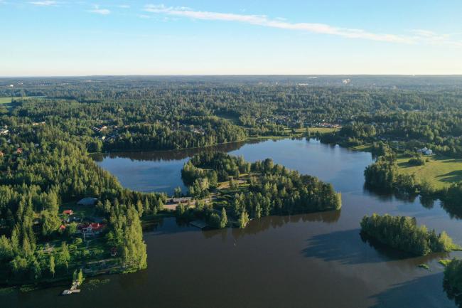 Nokialle rakentuva uusi Viinikanniemen asuinalue muodostuu saarimaisesta alueesta sekä sitä vastapäätä sijaitsevasta ranta-alueesta.
