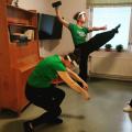 Läntisen tanssin aluekeskuksen tanssikummit tanssivat Harjavallan sairaalan vanhuspsykiatrian osastolla.